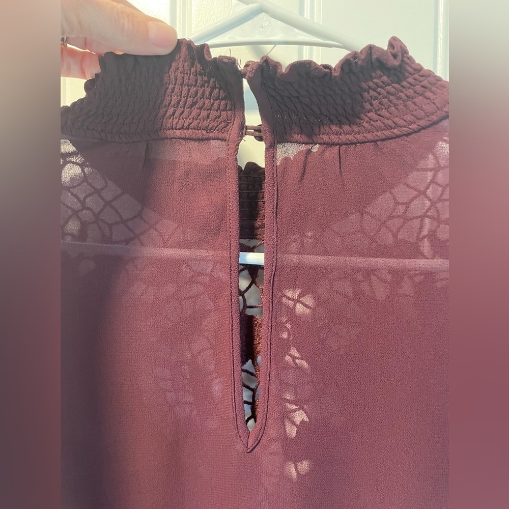 ASTR THE LABEL Women's Claire Embroidered Woven Blouse Wine Color Sz M Long Sl - Picture 10 of 10